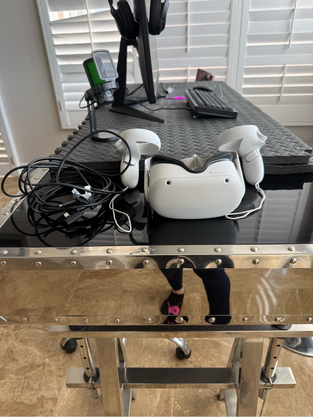 Quest 2 White VR Headset with Controllers
